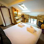Hébergement de vacances District Pub With 10 En-suite