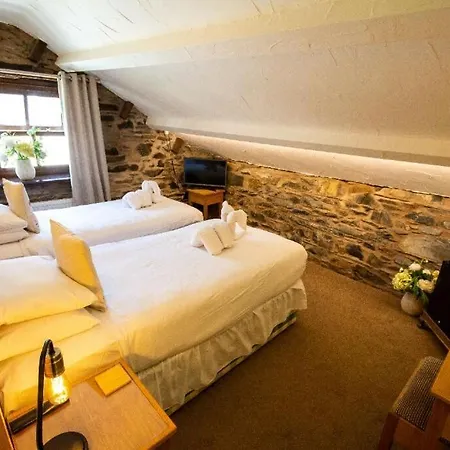 District Pub With 10 En-suite هوكسهيد