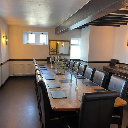District Pub With 10 En-suite بيت للعطل