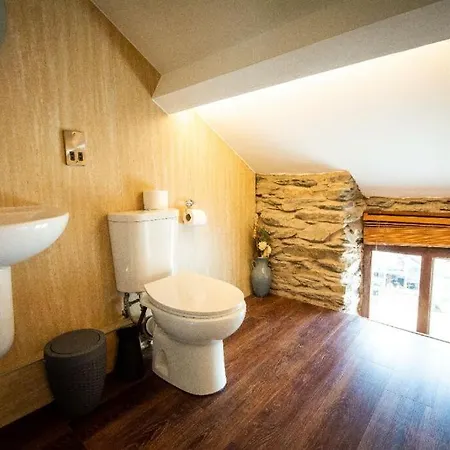 بيت للعطل District Pub With 10 En-suite *