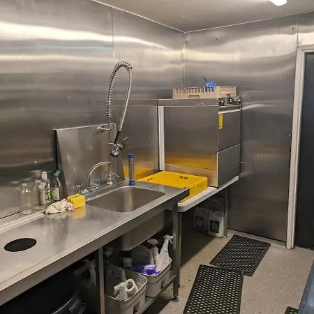 District Pub With 10 En-suite هوكسهيد