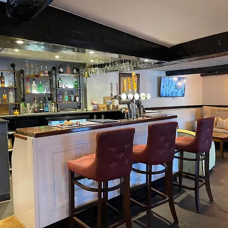 District Pub With 10 En-suite بيت للعطل