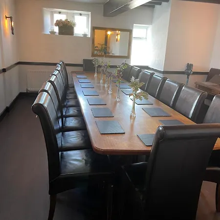 بيت للعطل District Pub With 10 En-suite *